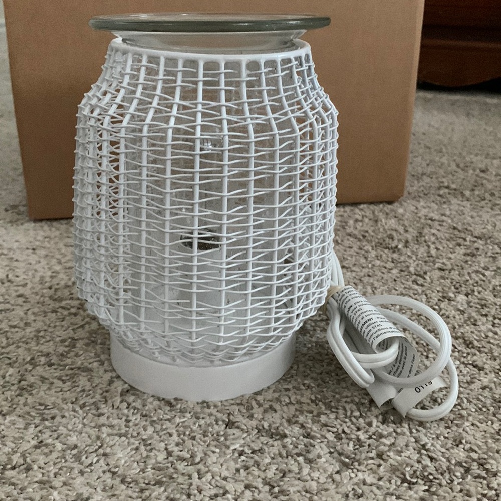 Scentsy Wicker warmer
